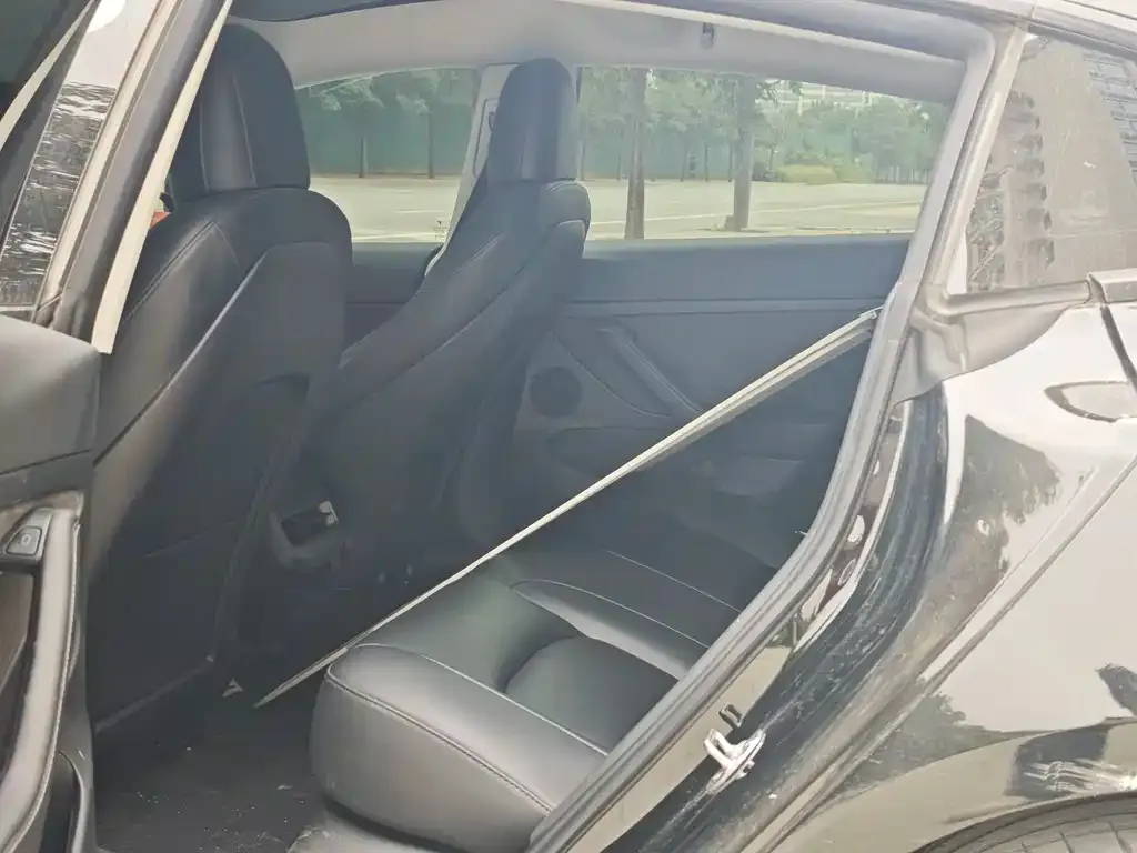Tesla Model 3 — фото 3