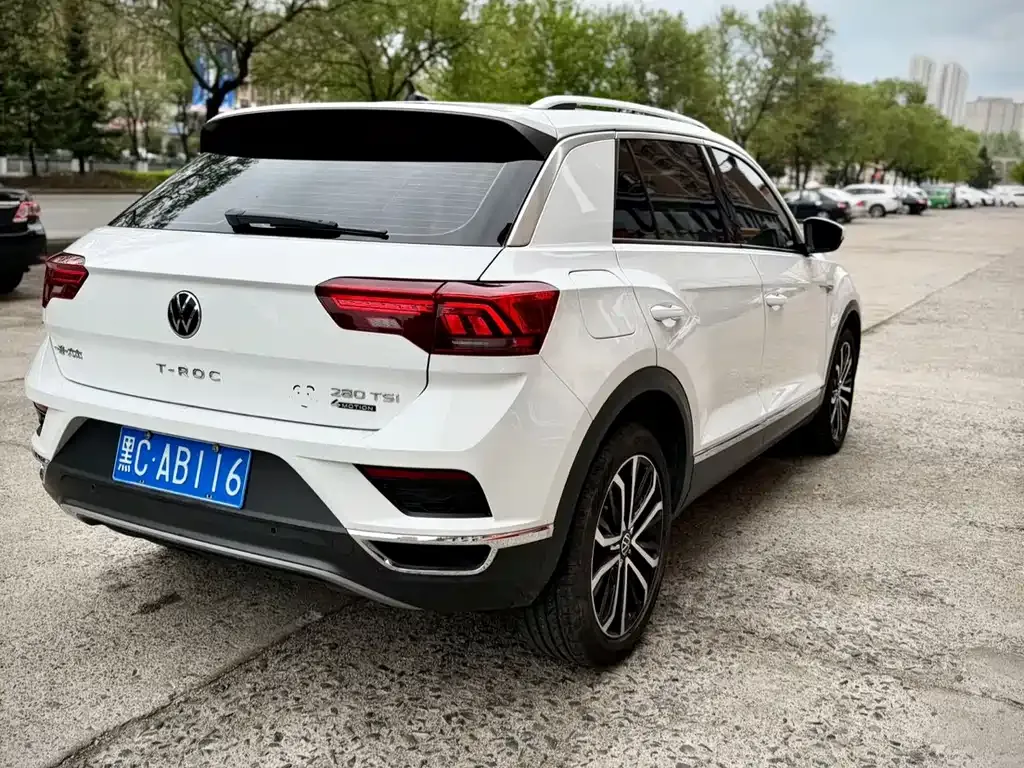 Volkswagen T-Roc — фото 8