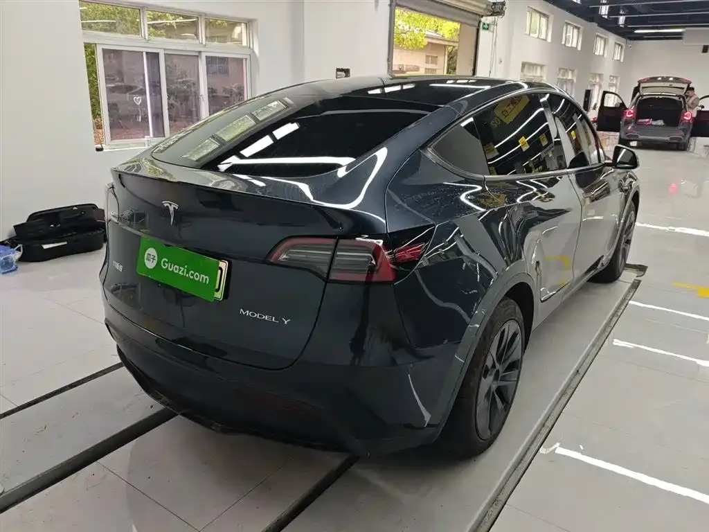 Tesla Model Y — фото 9