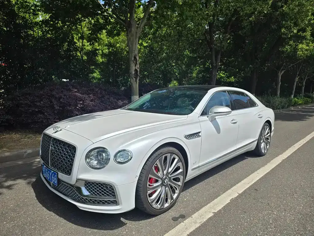 Bentley Flying Spur — фото 10