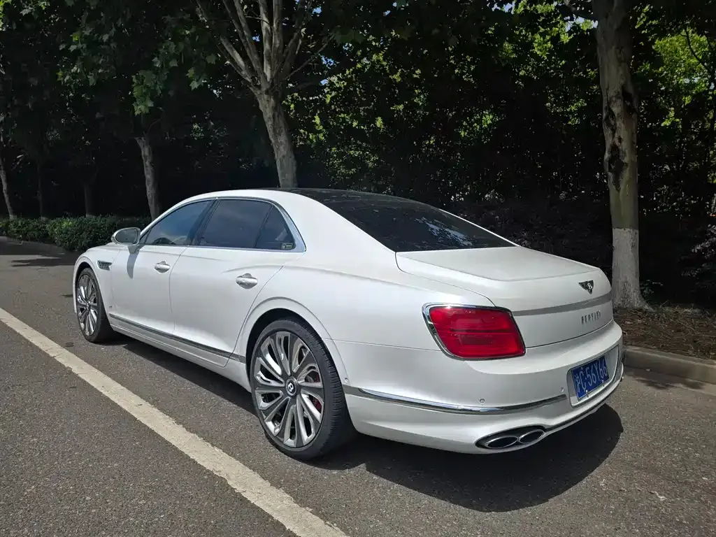 Bentley Flying Spur — фото 6