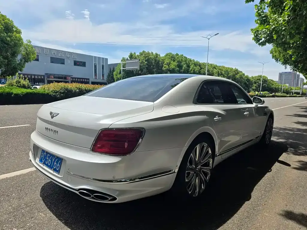 Bentley Flying Spur — фото 8
