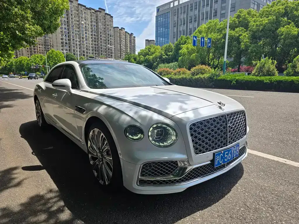 Bentley Flying Spur — фото 9