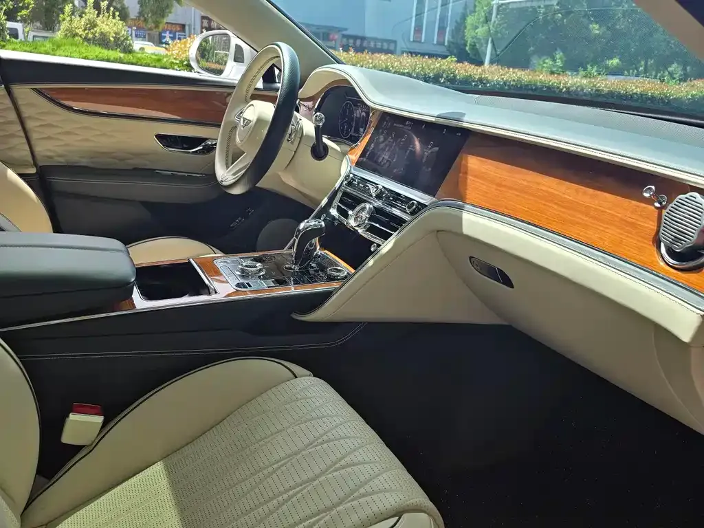 Bentley Flying Spur — фото 7