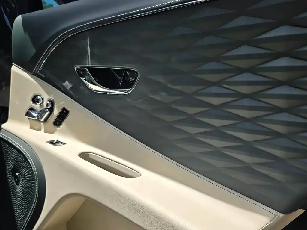 Bentley Flying Spur — фото 2