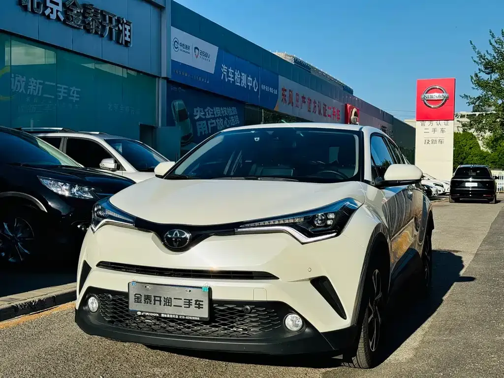 Toyota C-HR — фото 1
