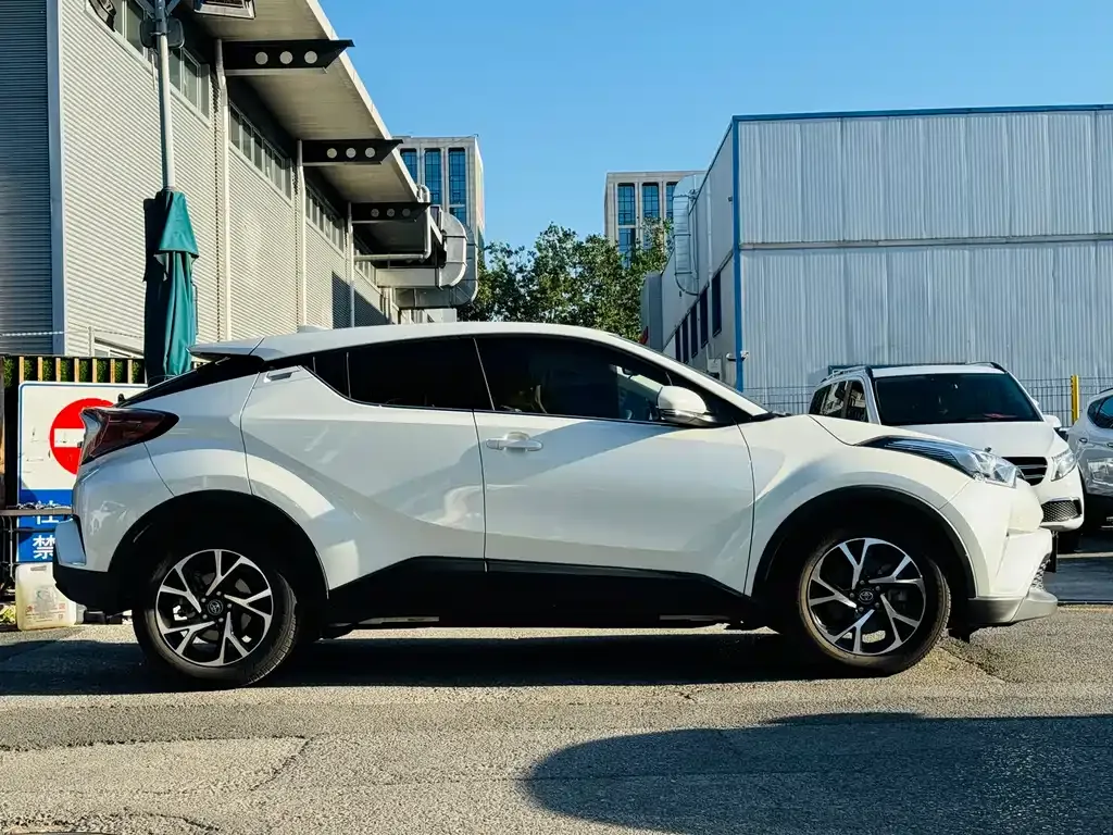 Toyota C-HR — фото 9