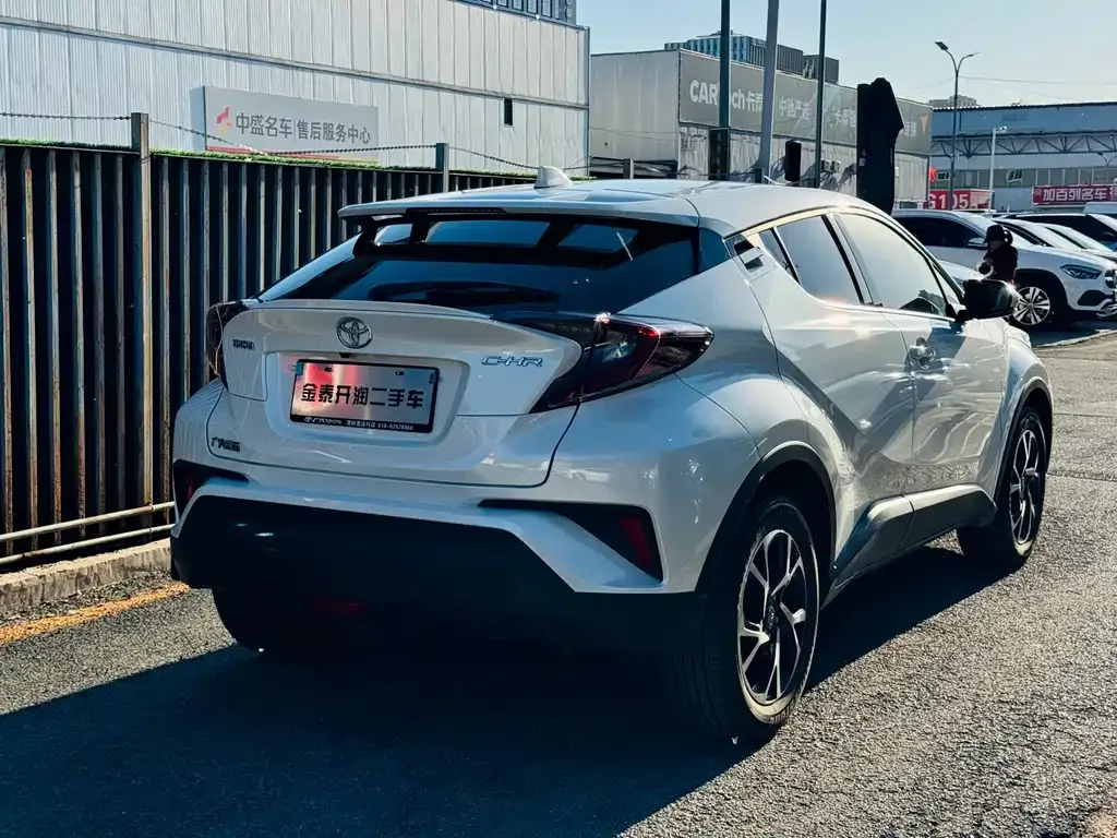 Toyota C-HR — фото 10
