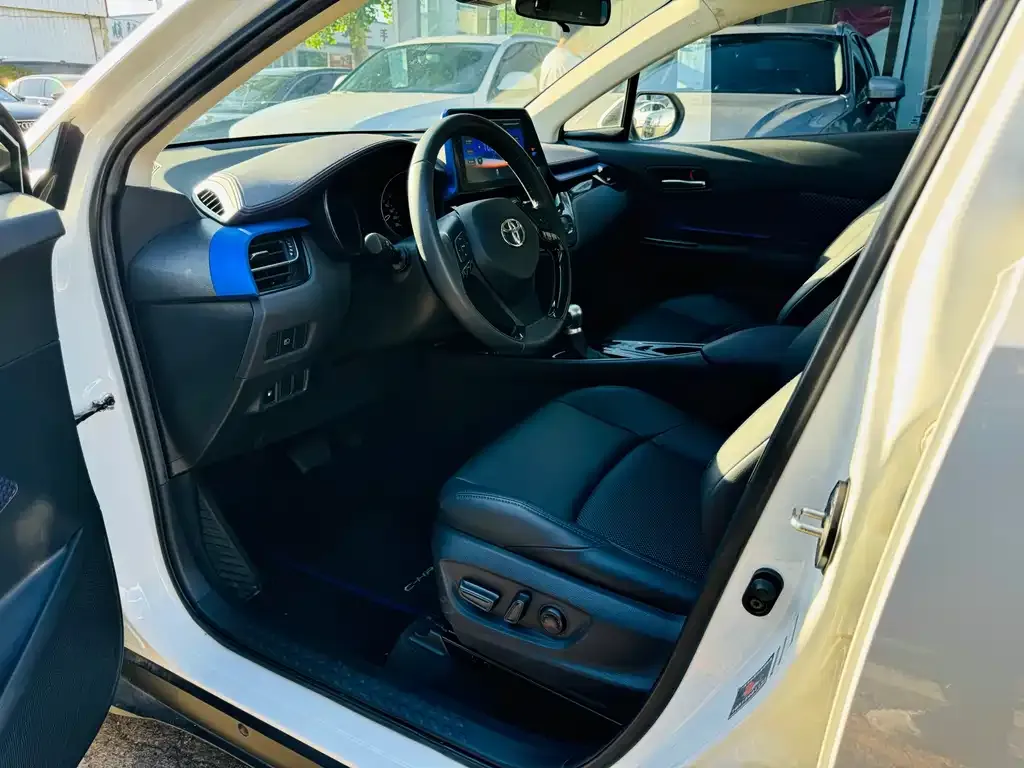 Toyota C-HR — фото 8