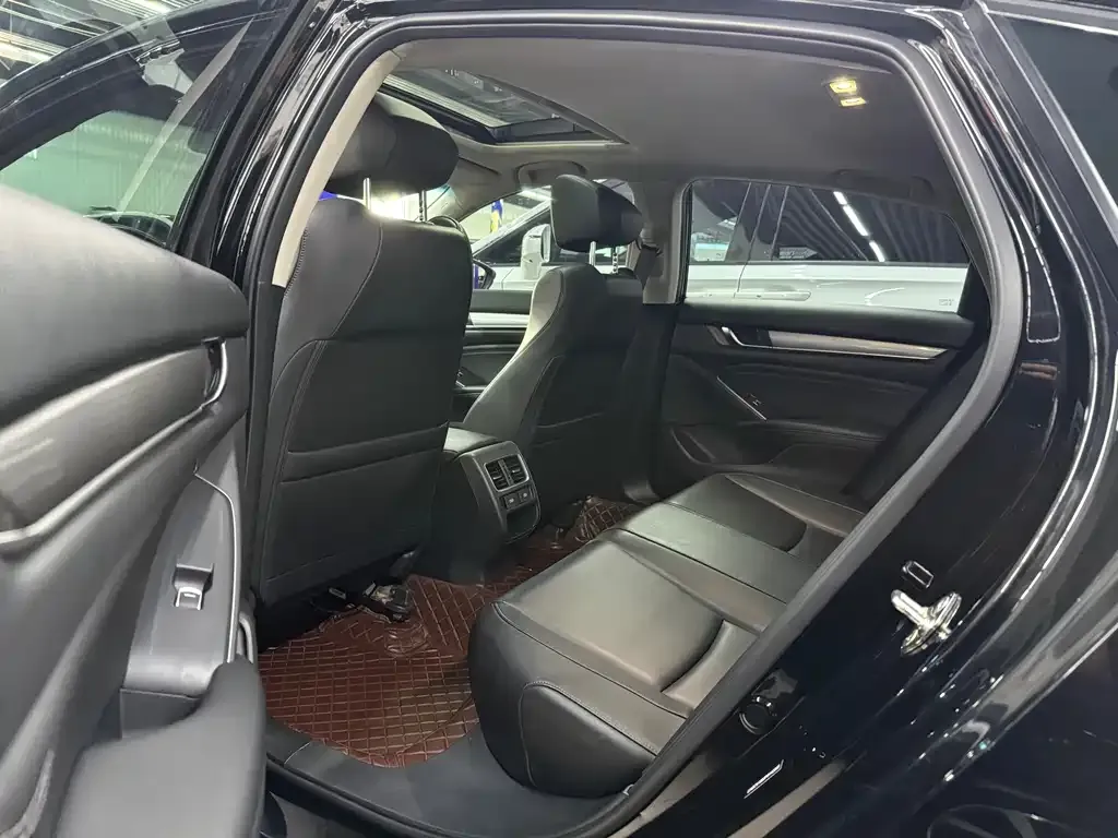 Honda Accord — фото 10