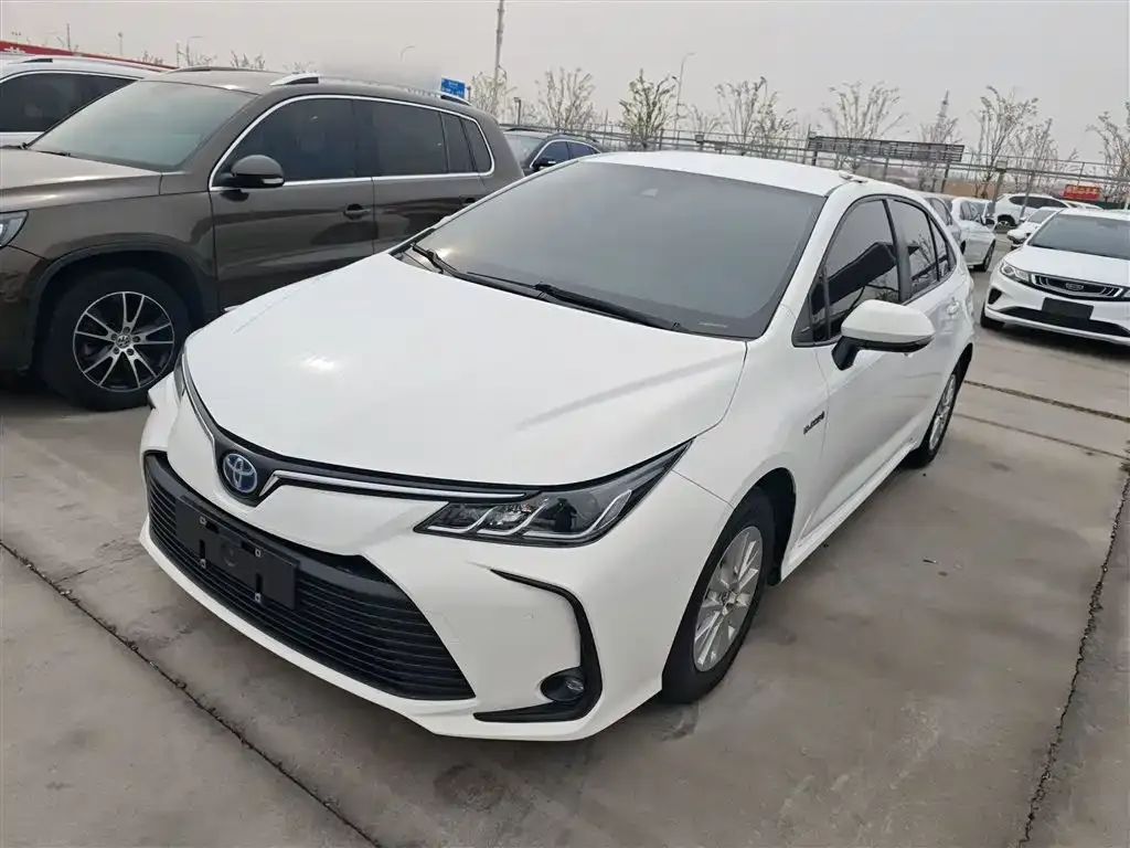 Toyota Corolla — фото 1