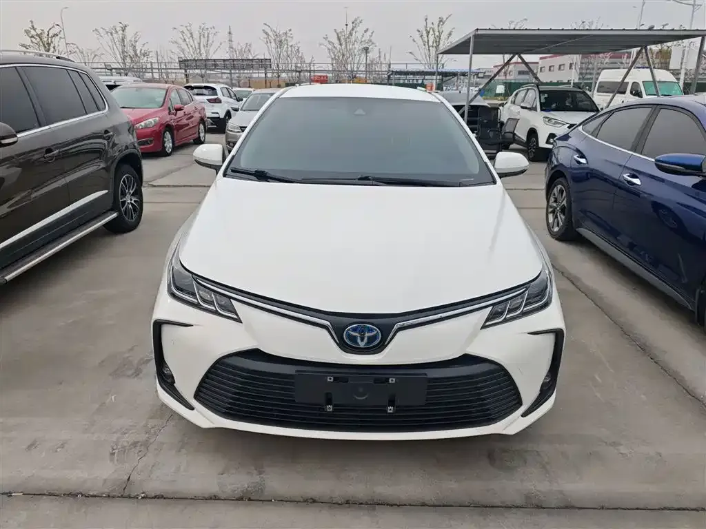 Toyota Corolla — фото 10