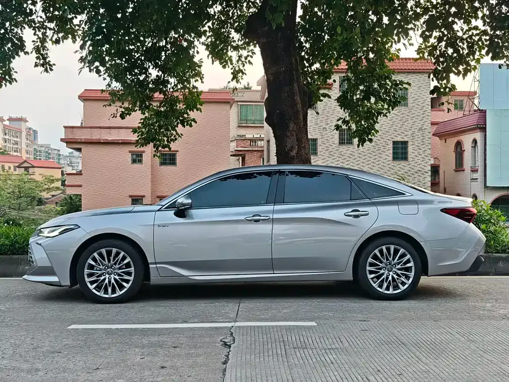 Toyota Avalon — фото 10