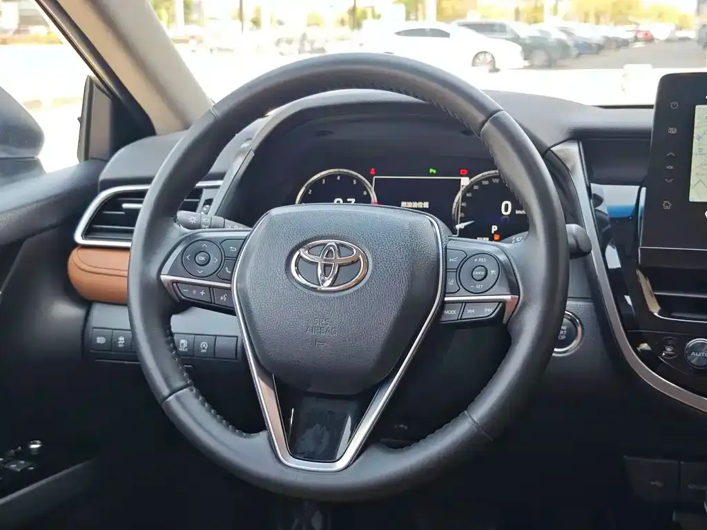 Toyota Camry — фото 8