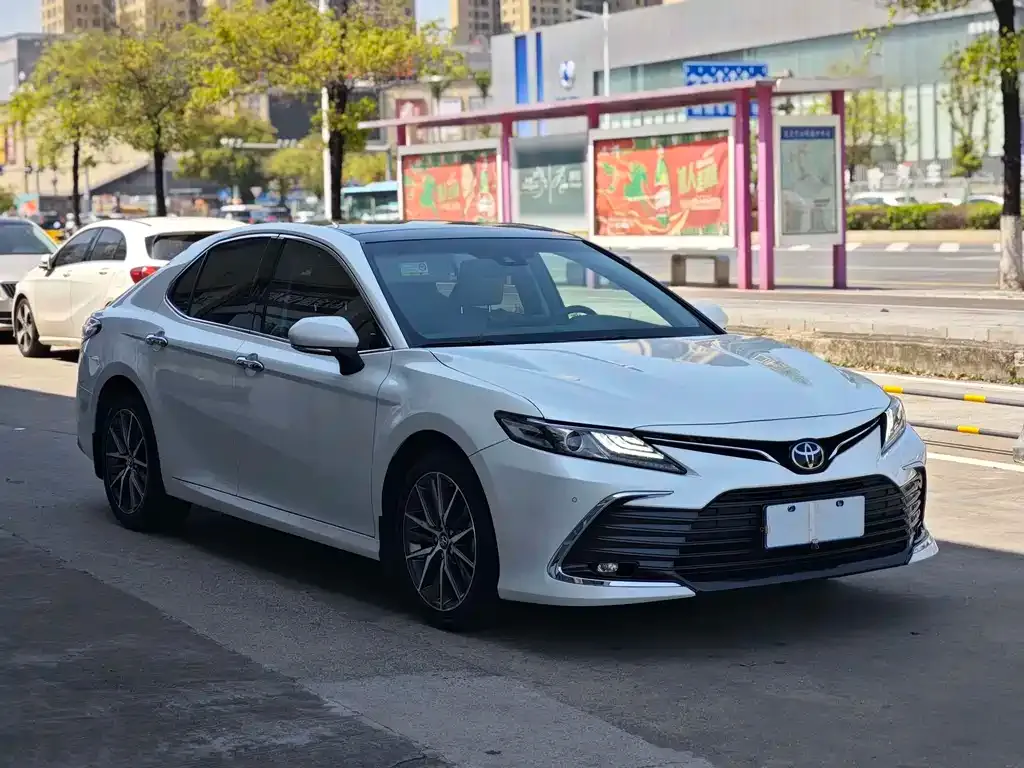 Toyota Camry — фото 9