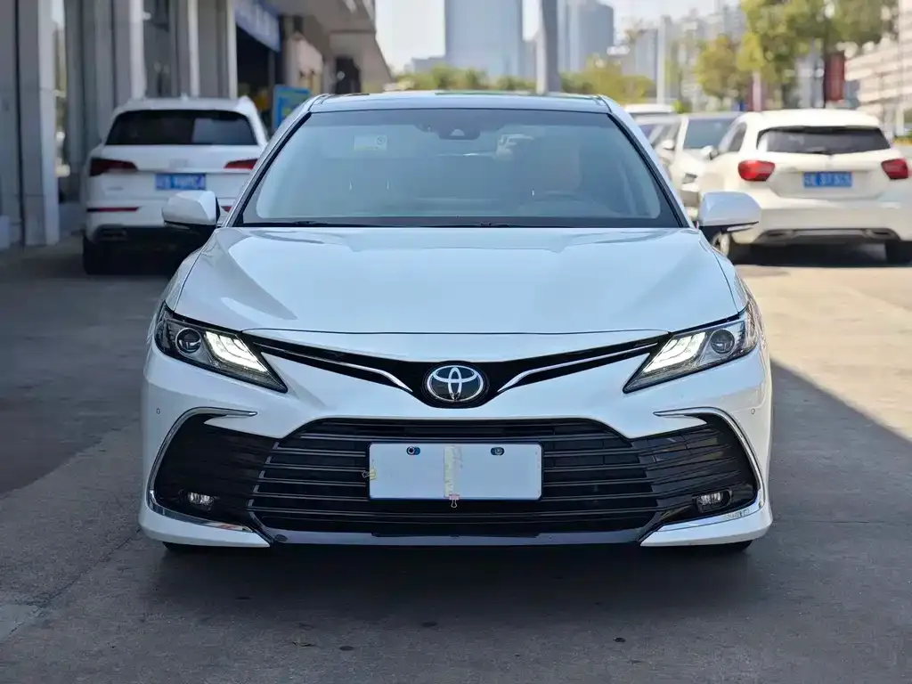Toyota Camry — фото 7