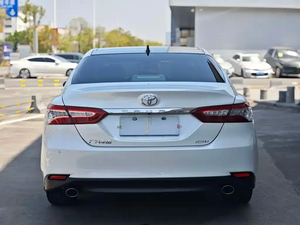 Toyota Camry — фото 6