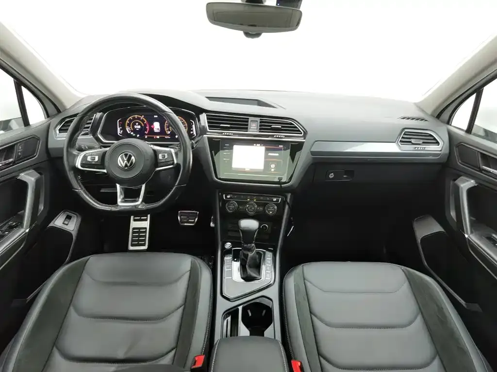 Volkswagen Tiguan L — фото 8