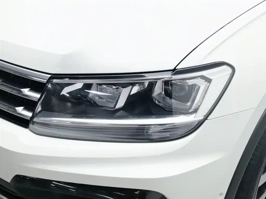 Volkswagen Tiguan L — фото 9