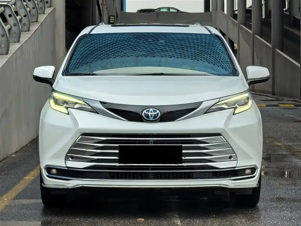 Toyota Sienna — фото 8