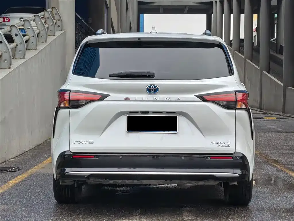 Toyota Sienna — фото 6