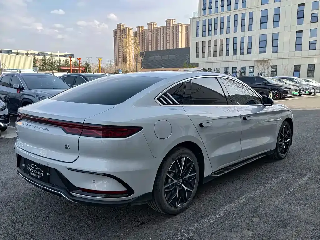 BYD Han — фото 10