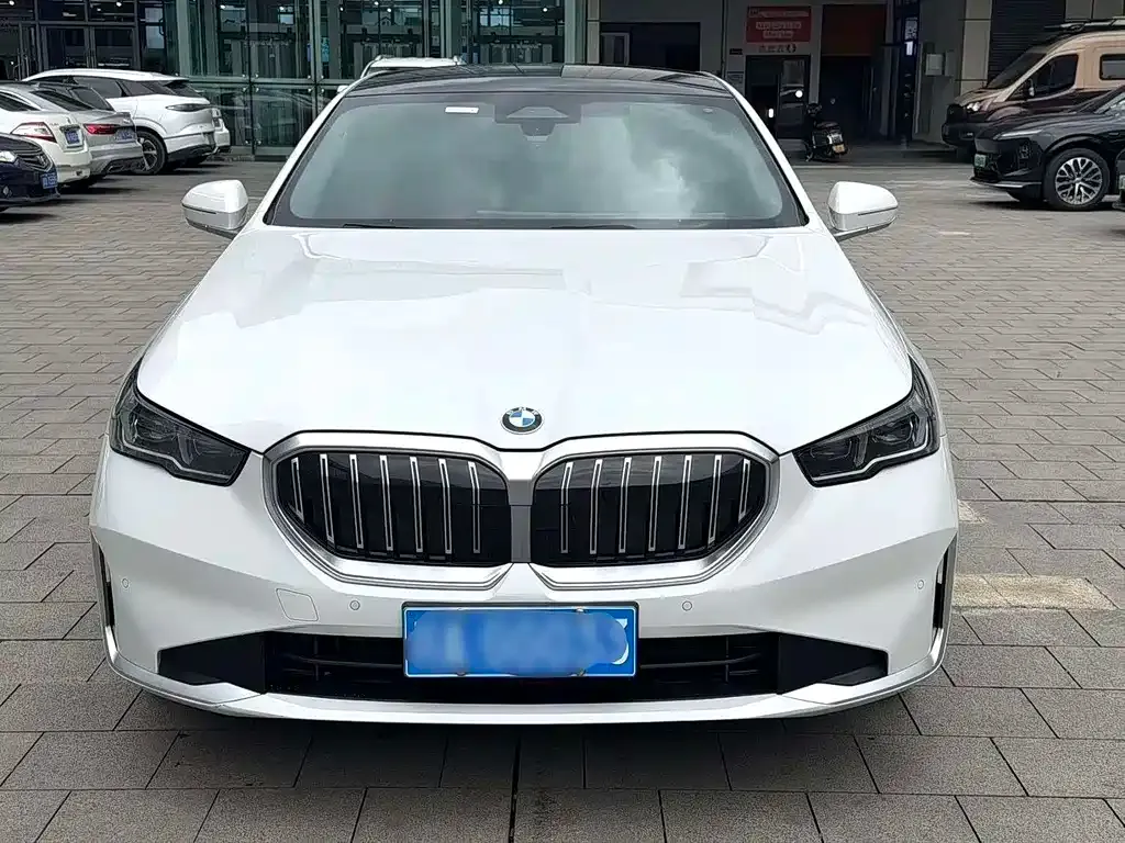 BMW 5 Series — фото 10