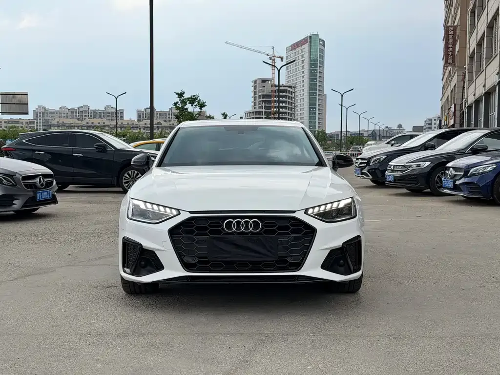 Audi A4L 2021 из CN, фото 8