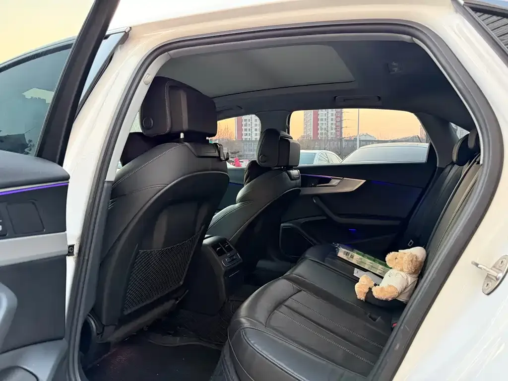 Audi A4L 2021 из CN, фото 6