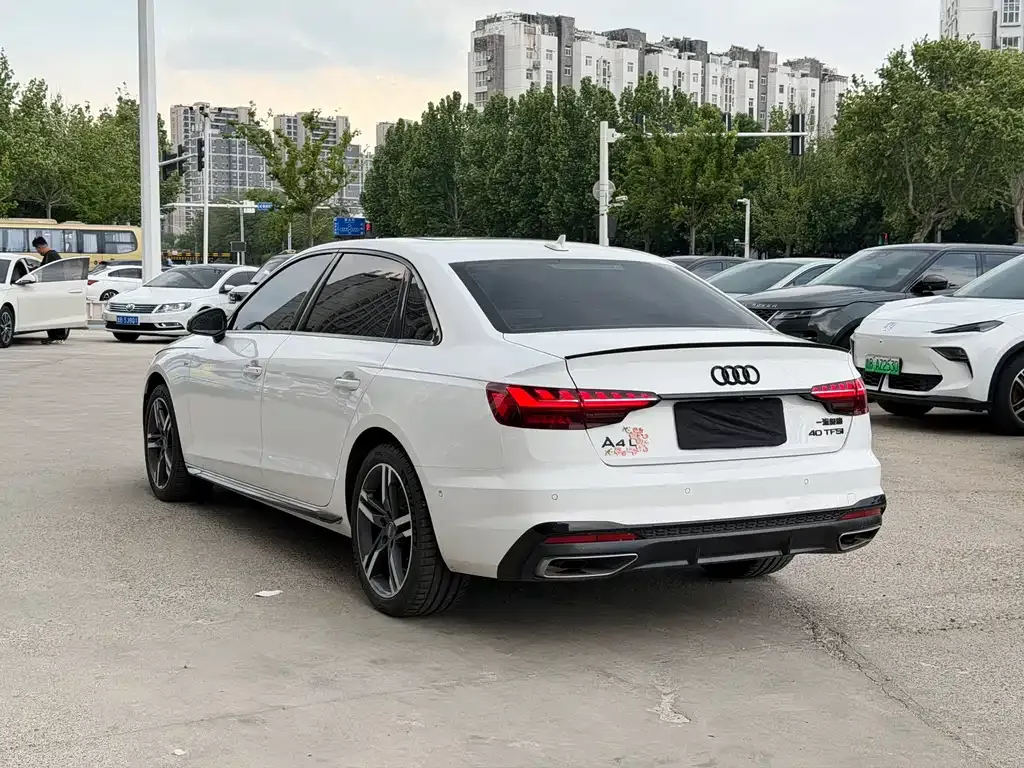 Audi A4L 2021 из CN, фото 7