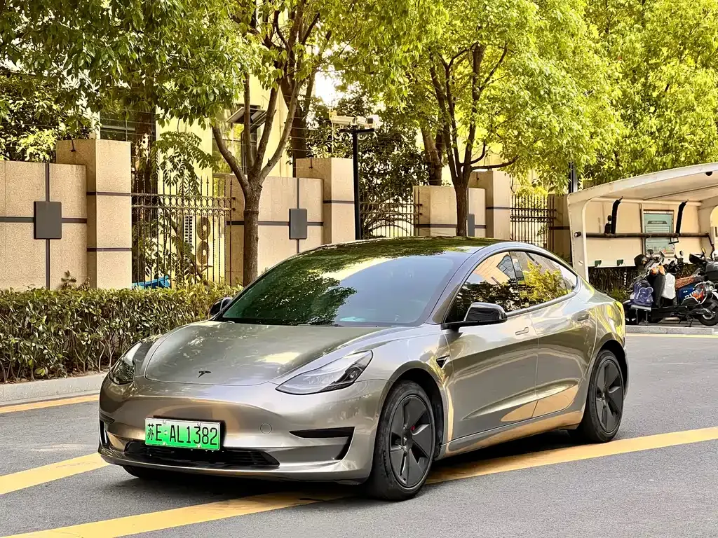 Tesla Model 3 — фото 1