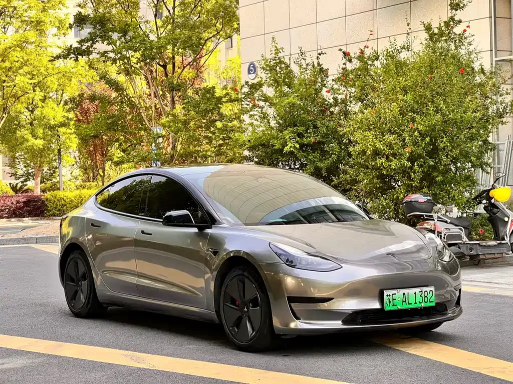 Tesla Model 3 — фото 10