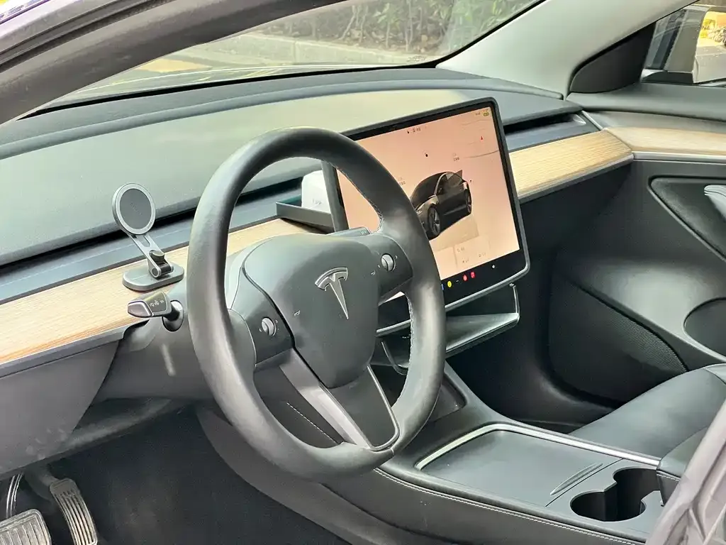 Tesla Model 3 — фото 4