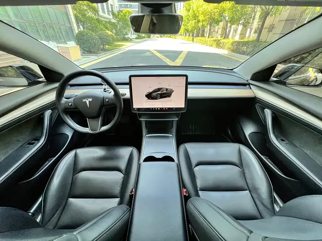 Tesla Model 3 — фото 8