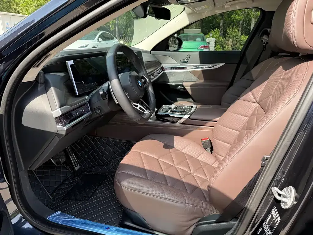 BMW 7 Series 2023 из CN, фото 4