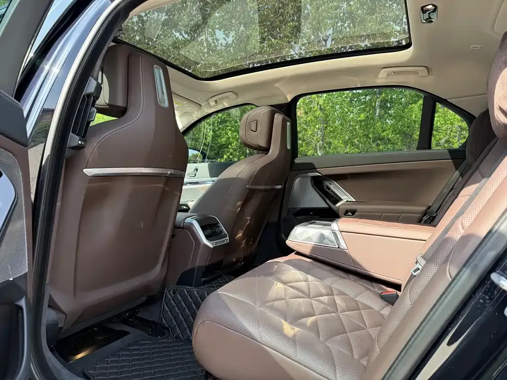 BMW 7 Series 2023 из CN, фото 6
