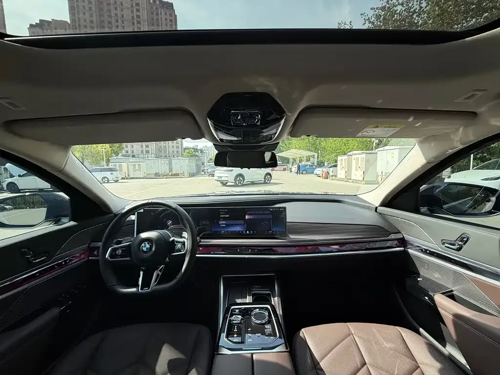 BMW 7 Series 2023 из CN, фото 2