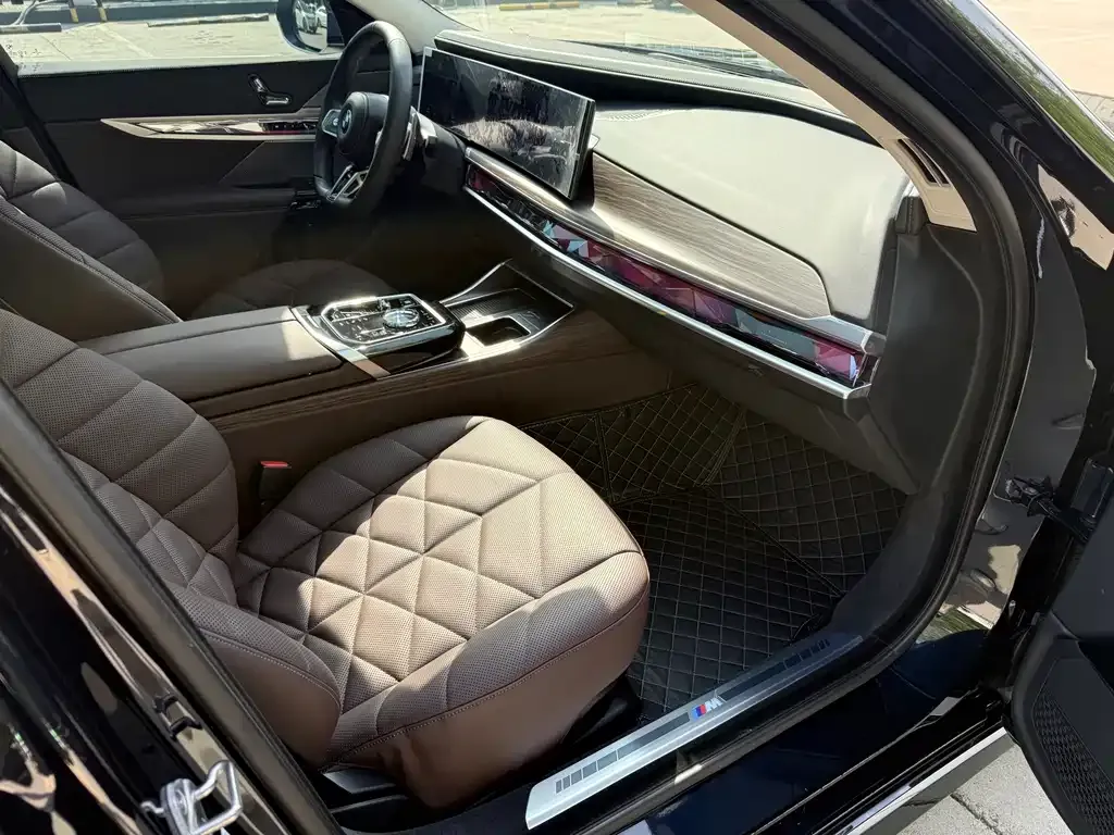 BMW 7 Series 2023 из CN, фото 8