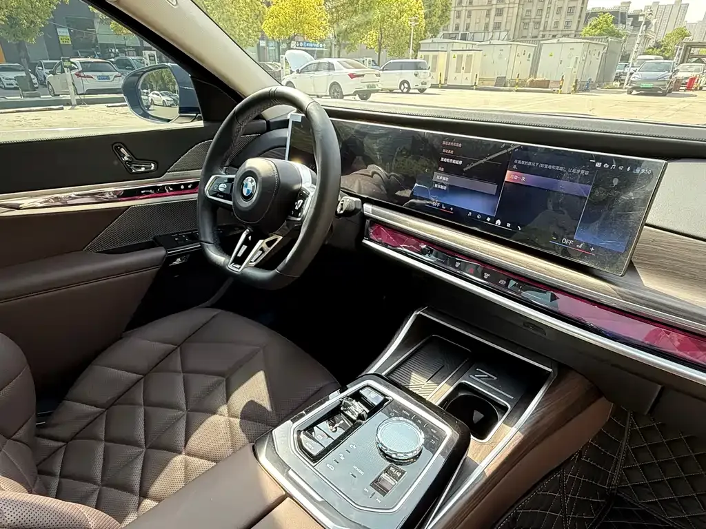 BMW 7 Series 2023 из CN, фото 10