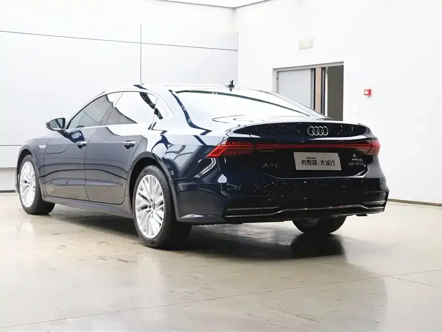 Audi A7L 2024 из CN, фото 8