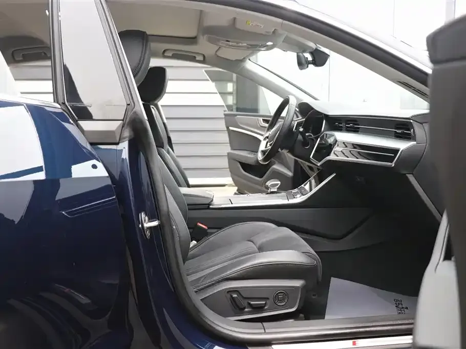 Audi A7L 2024 из CN, фото 2
