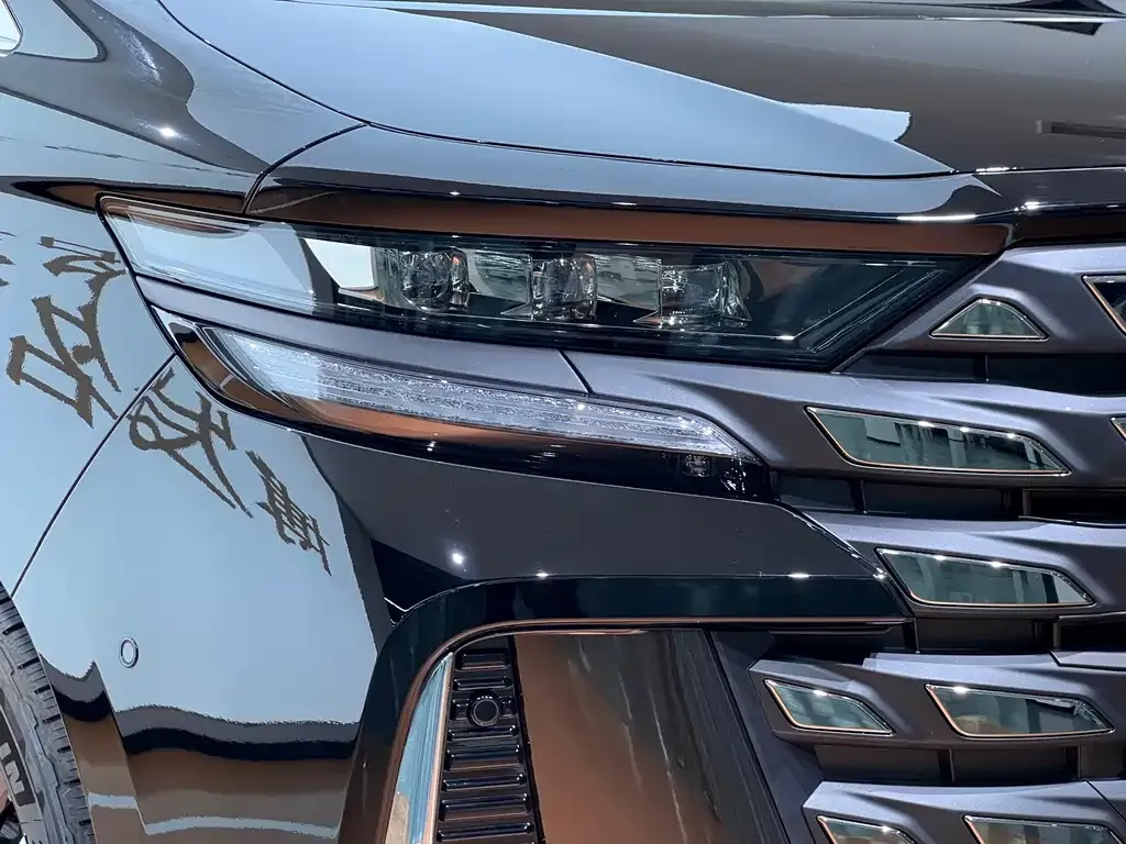 Toyota Vellfire — фото 4