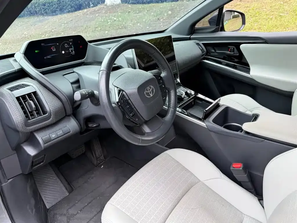Toyota bZ4X 2023 из CN, фото 3