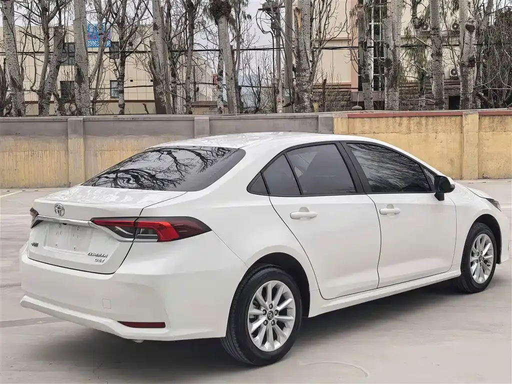 Toyota Corolla — фото 9
