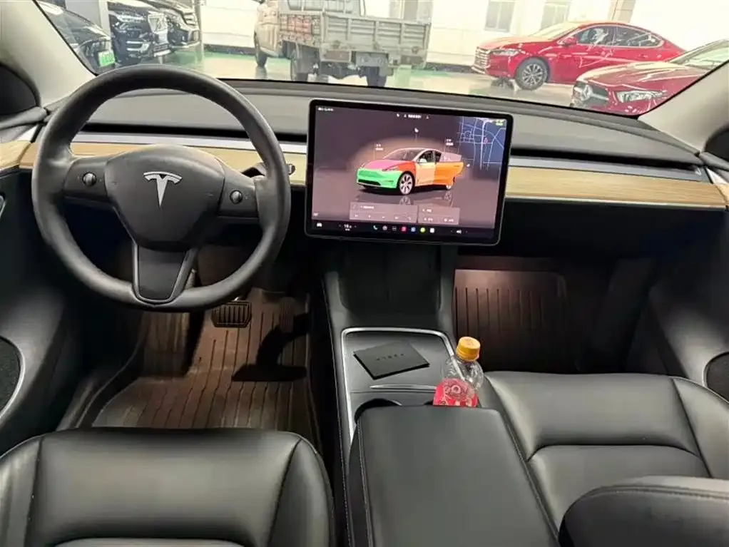 Tesla Model Y — фото 3