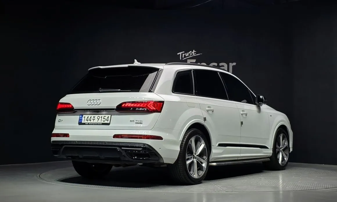 Audi Q7 — фото 10