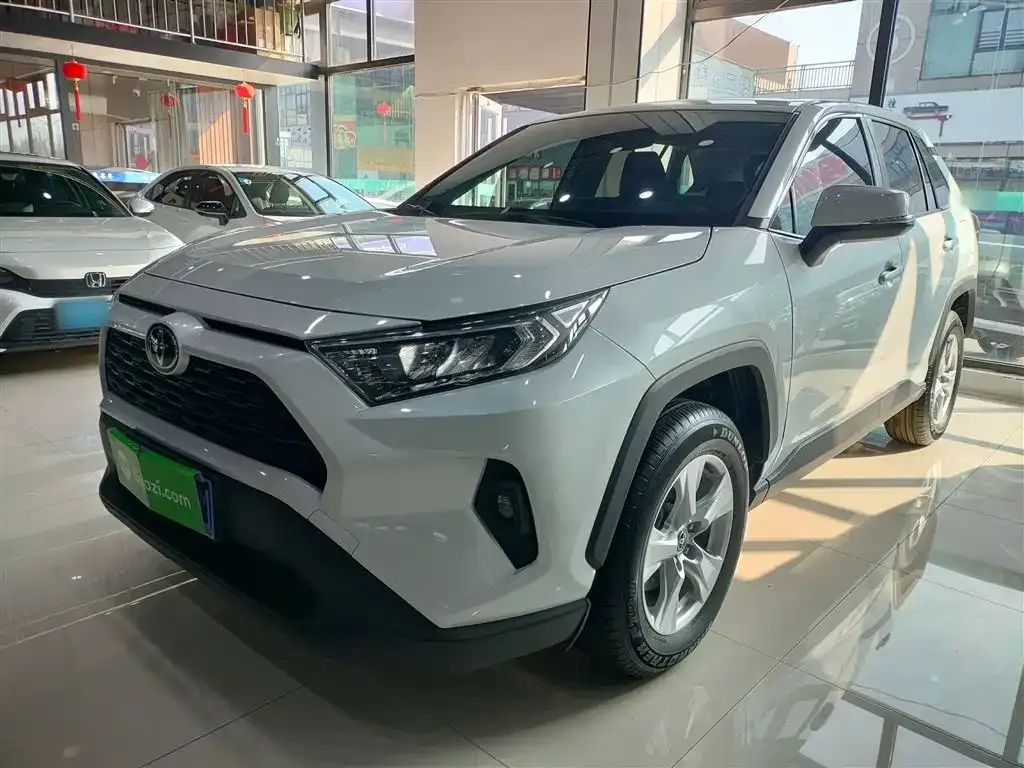Toyota RAV4 — фото 10