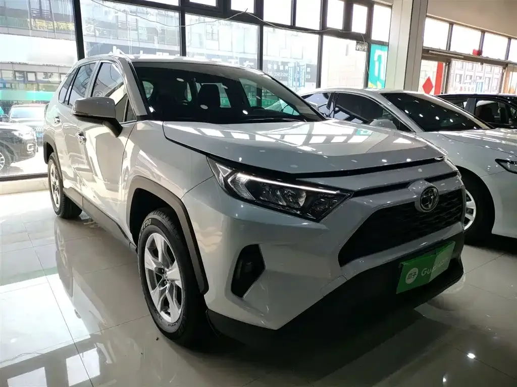 Toyota RAV4 — фото 6
