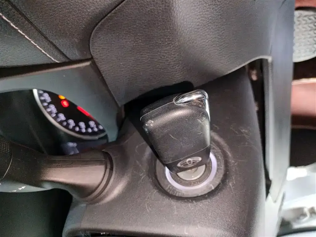 Toyota RAV4 — фото 3