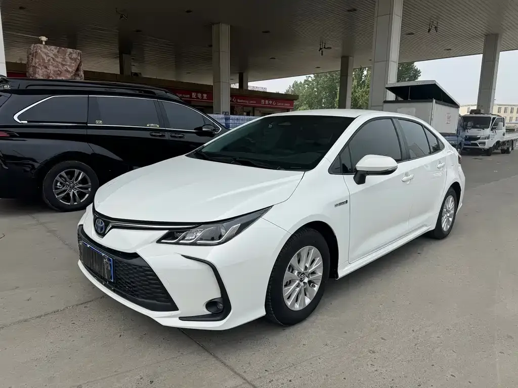 Toyota Corolla — фото 1